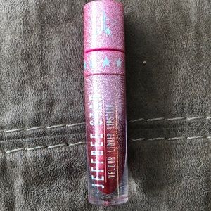 Jeffree Star velour liquid lipstick in Poinsettia